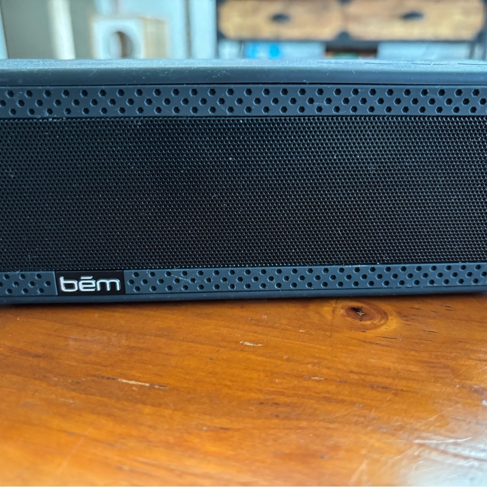 Black Portable Speaker with Modern Design